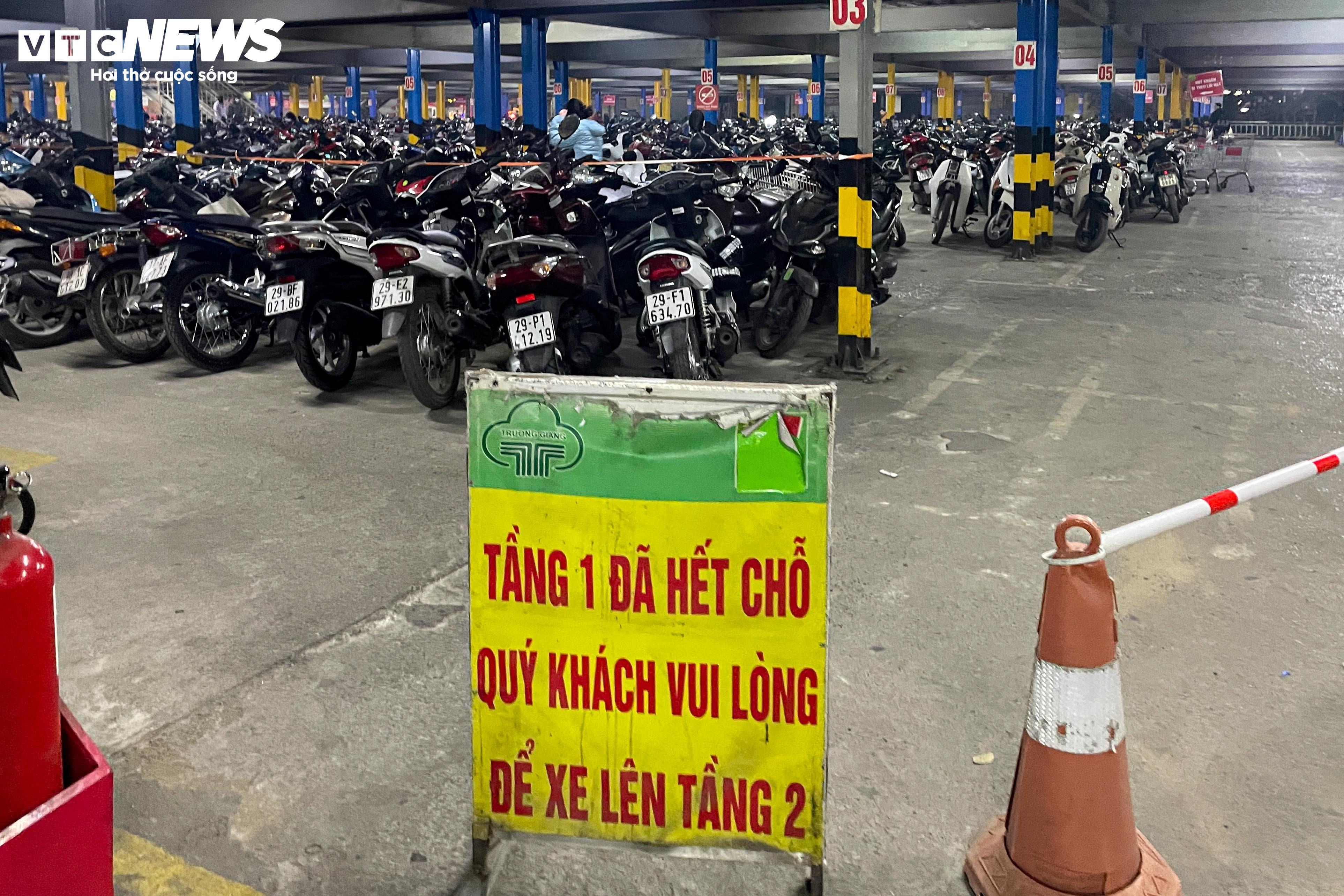 Khách hàng 'mang cả siêu thị' về nhà đón Tết Nguyên đán Ất Tỵ - 2