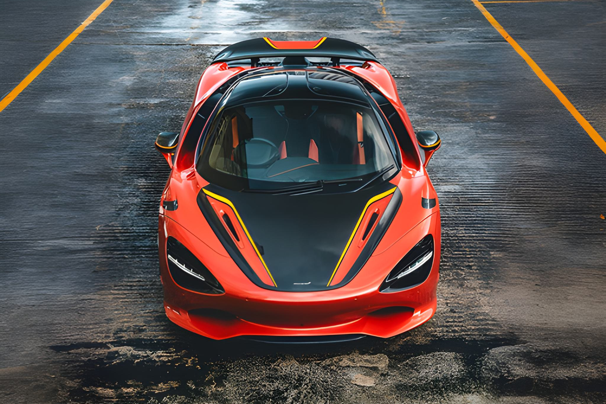 Được chấp bút bởi MSO, McLaren 750S MSO Double Podium Singapore Tribute sở hữu ngoại thất cam Ember Orange kết hợp cùng các đường viền cam McLaren Orange.