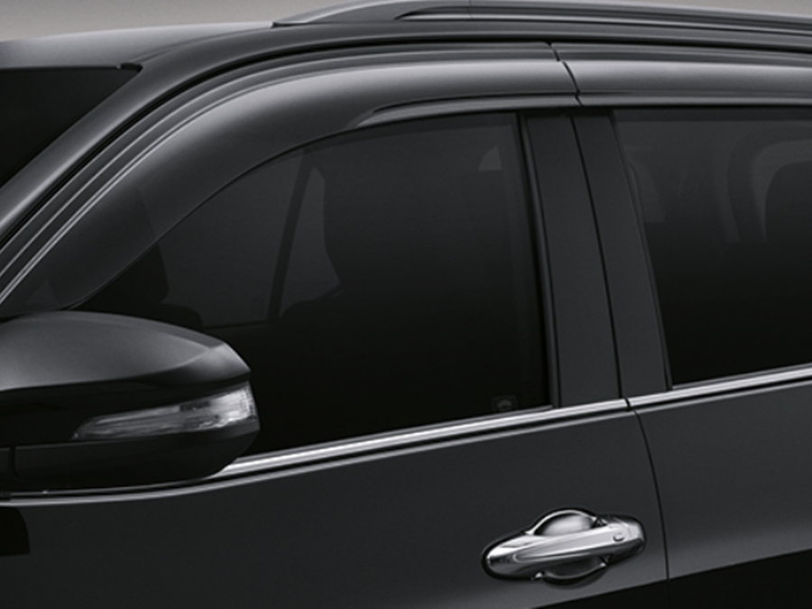 Vè che mưa giúp hạn chế mưa hắt vào bên trong xe. (Ảnh: Toyotabentre)