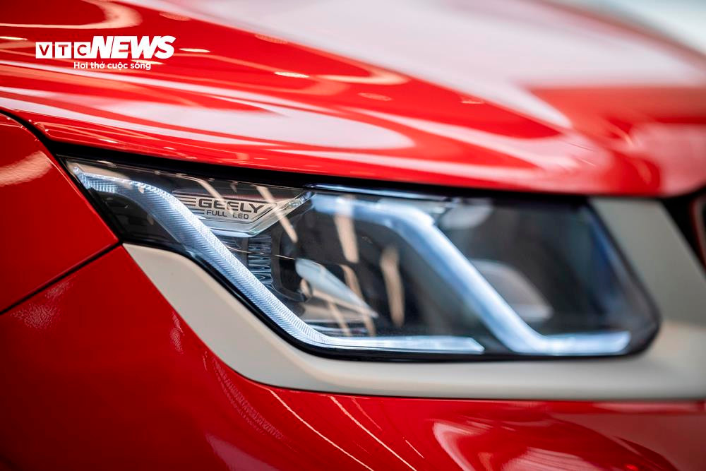 Các trang bị nổi bật ở ngoại thất của Geely Coolray có thể kể đến như đèn chiếu sáng, đèn sương mù full-LED.