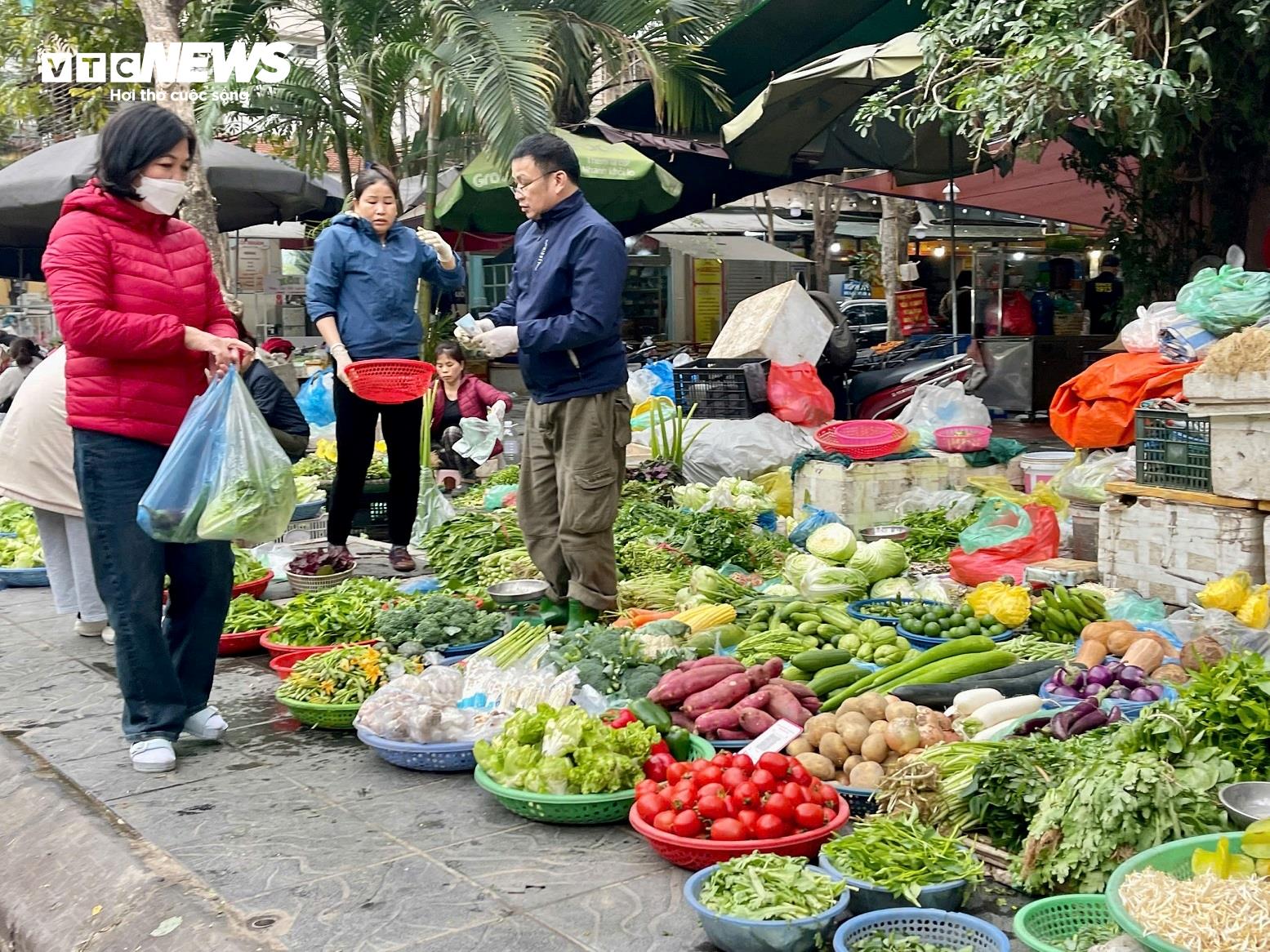 Giá các loại rau tăng 3.000 - 5.000 đồng/kg,bó. (Ảnh: Thành Lâm)