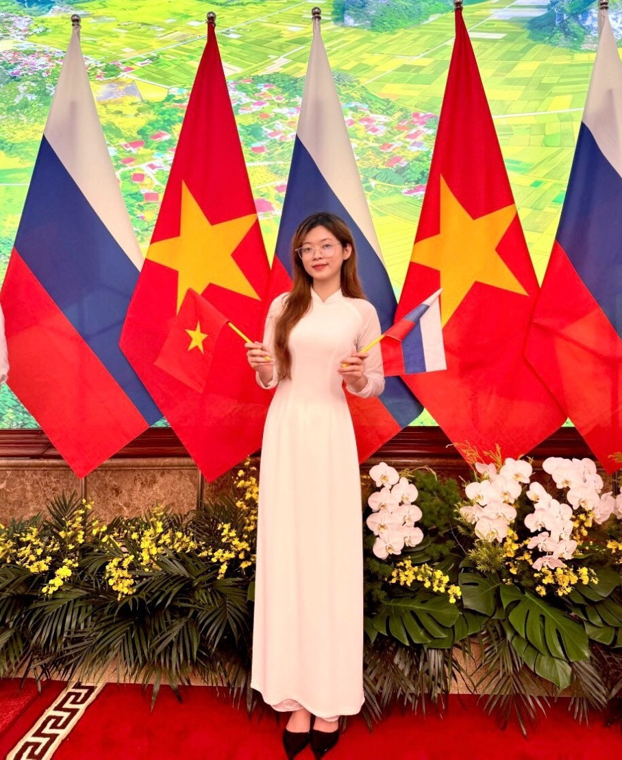 Yến Ngọc cũng là một trong những gương mặt tiêu biểu được trường Đại học Kinh tế lựa chọn vào đoàn sinh viên tham gia nghênh đón Tổng thống Nga Vladimir Putin đến thăm Việt Nam năm 2024.