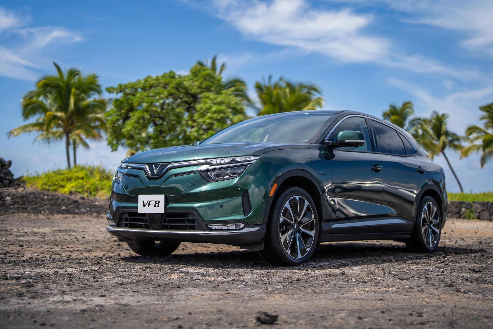 Loạt ô tô điện VinFast thông báo giảm giá.