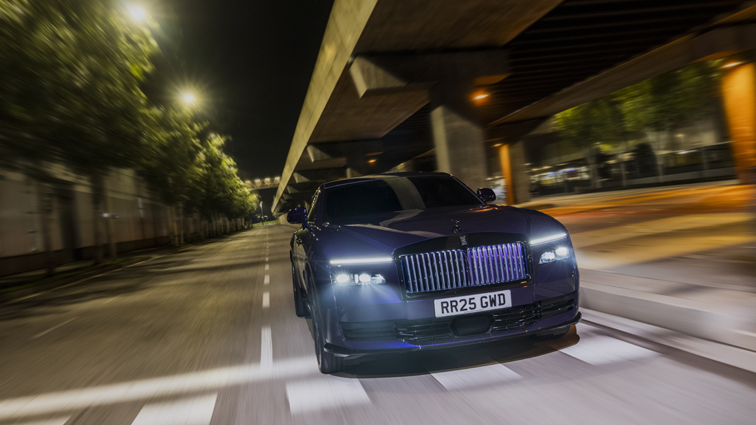 Ngoài sức mạnh, khung gầm của Rolls-Royce Black Badge Spectre cũng được nâng cấp.