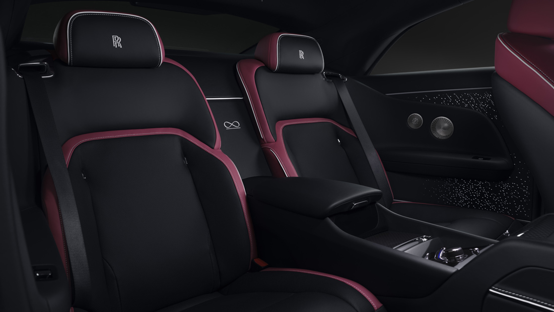 Nội thất sang trọng bên trong Rolls-Royce Black Badge Spectre.