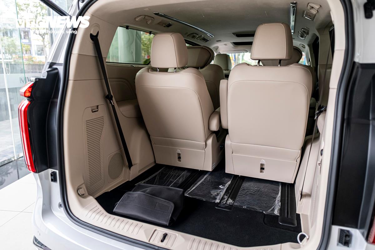 Hàng ghế thứ 3 của GWM WEY 80 PHEV có thể điều khiển điện tự động đẩy lên để tăng không gian hành lý phía sau với thể tích có thể đạt tới