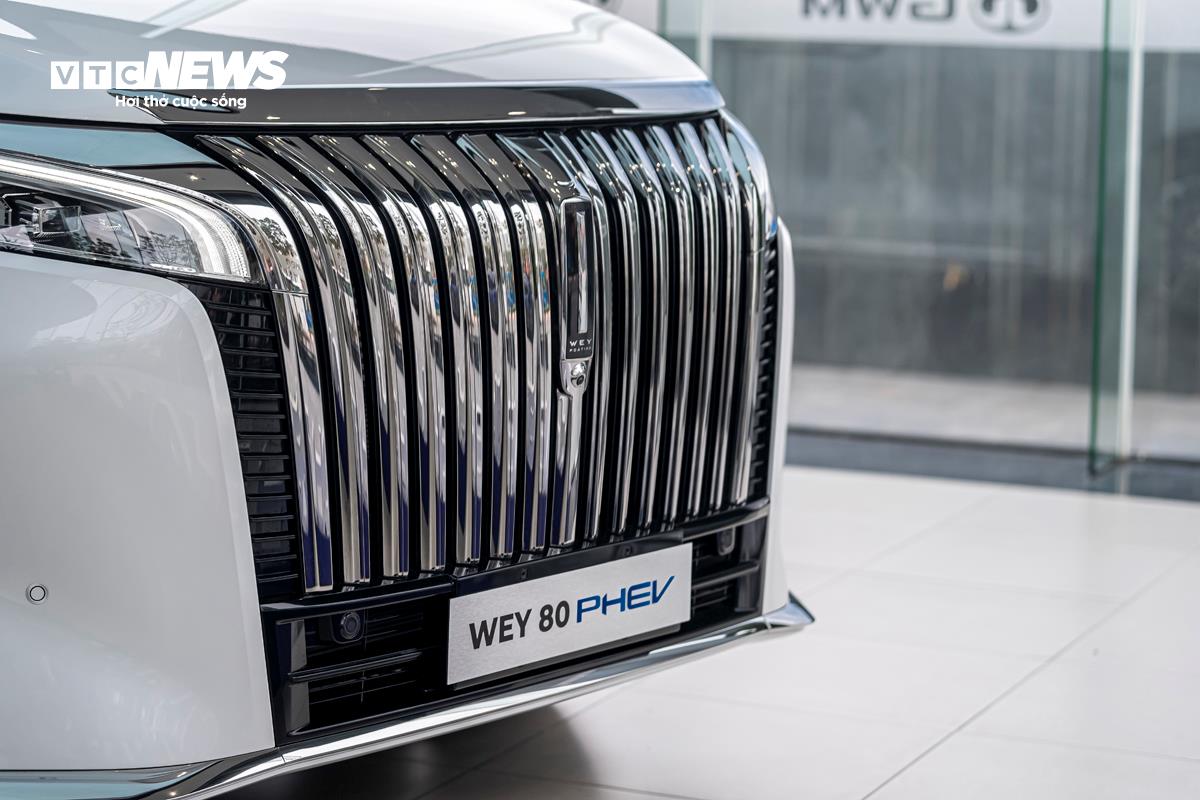 GWM WEY 80 PHEV được trang bị lưới tản nhiệt nan dọc cỡ lớn tạo cảm giác bề thế khi nhìn từ phía đầu xe.