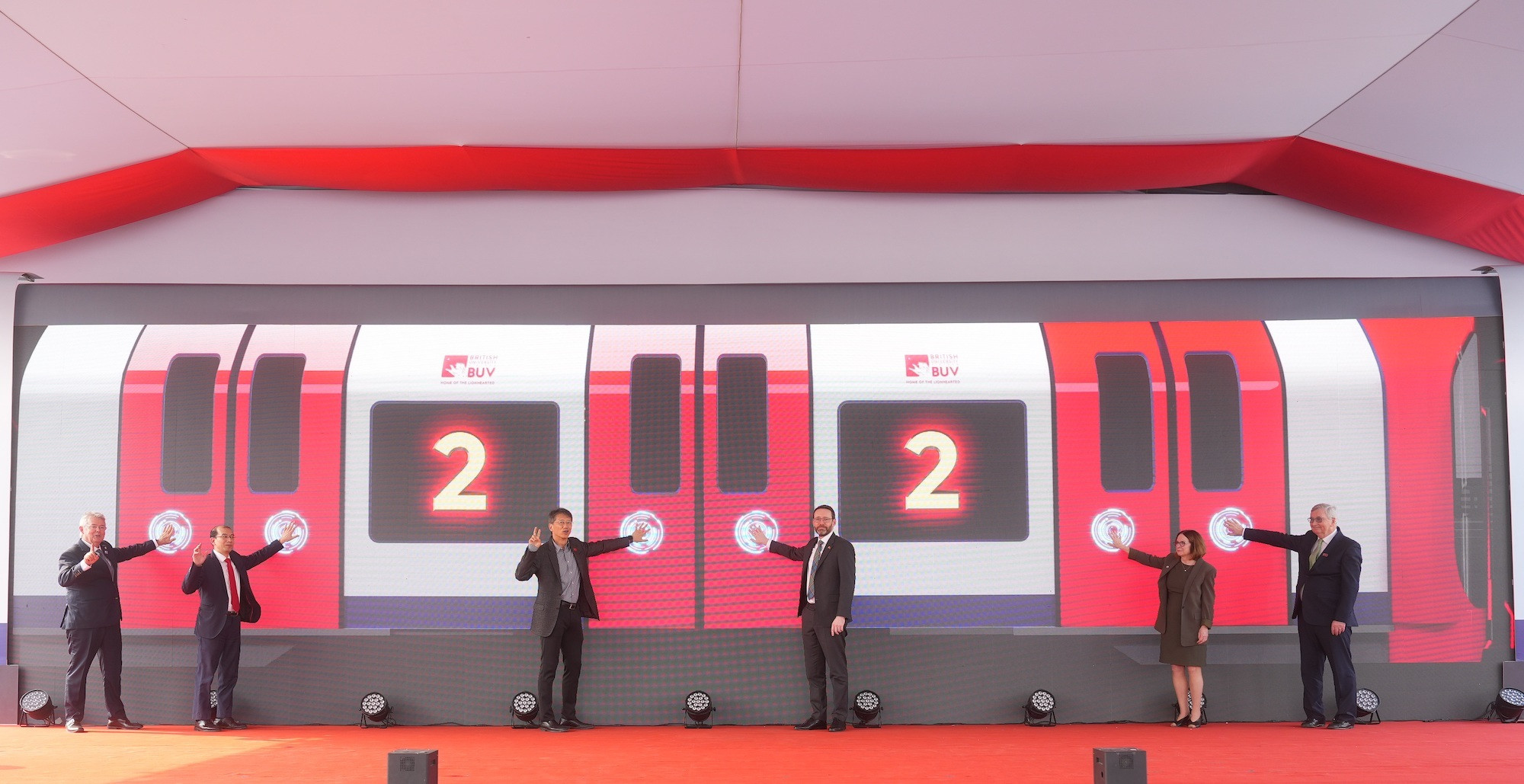 Hiệu trưởng kiêm Chủ tịch BUV, Giáo sư Raymond Gordon chia sẻ, khuôn viên tiêu chuẩn 5 sao không ngừng được mở rộng đã củng cố cam kết của trường trong việc cung cấp môi trường giáo dục Anh Quốc được kiểm định, hướng tới kiến tạo tác động thực tiễn, trang bị đầy đủ kỹ năng và kiến thức cho người trẻ để các em thành công trong thế giới đầy biến động.