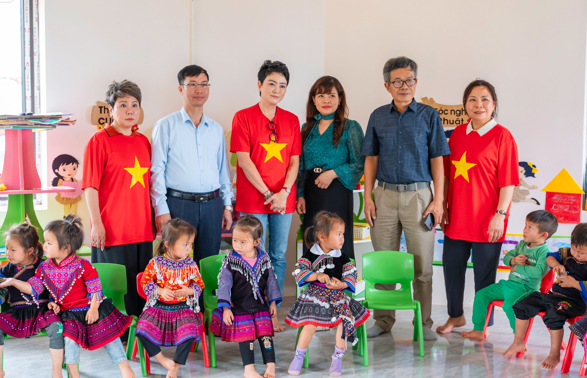 Trong lễ khánh thành, cô Văn Thuỳ Dương, Phó hiệu trưởng trường THCS&THPT Lương Thế Vinh - con gái thầy Văn Như Cương, chia sẻ về điều cha cô luôn nhắc đến những năm cuối đời: mong những tấm lòng yêu mến thầy sẽ biến nỗi tiếc thương thành hành động cụ thể - dùng tiền phúng viếng để xây dựng những lớp học khang trang cho trẻ em ở các bản làng xa xôi. "Cha tôi luôn tin rằng, giáo dục là con đường ngắn nhất để thay đổi số phận, và tình yêu thương là chất keo gắn kết bền lâu nhất trong một cộng đồng", bà Dương xúc động nhớ lại.