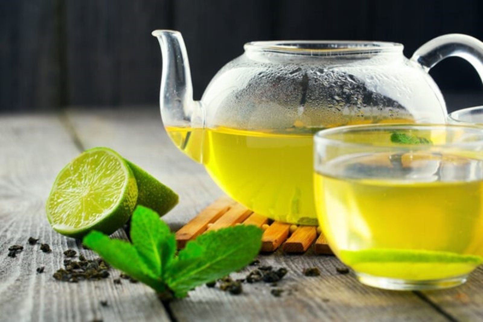 Trà xanh và chanh là liệu pháp thanh lọc cơ thể và tăng cường miễn dịch (Ảnh minh họa)