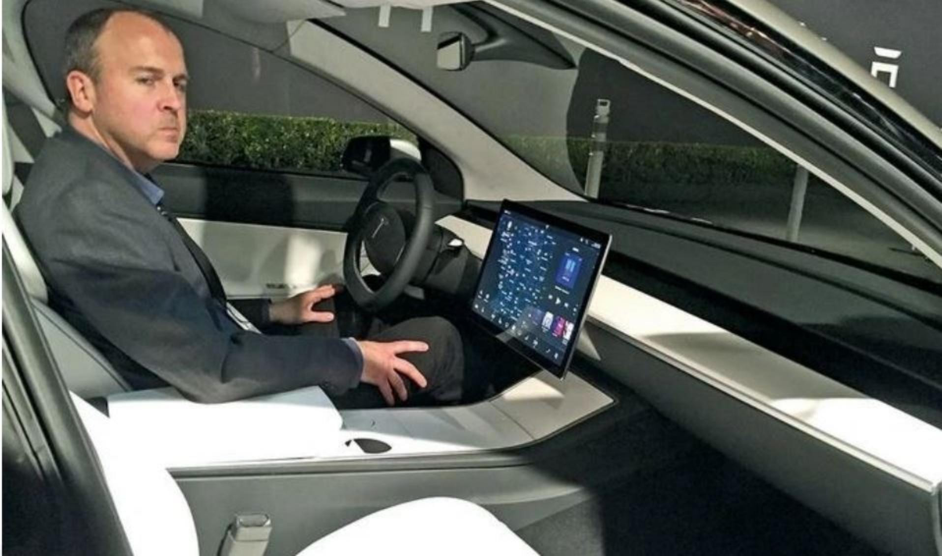 Doug Field là người góp công lớn giúp Tesla ra mắt xe Model 3.