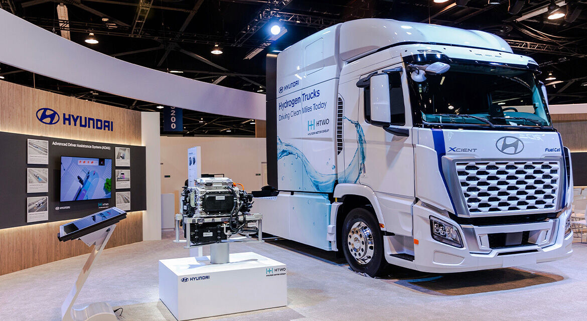 XCIENT 2025 có tầm hoạt động tối đa khoảng 450 dặm (hơn 720 km) trong điều kiện lý tưởng, có 10 bình chứa hydro với tổng cân nặng khoảng 68 kg. (Ảnh: Hyundai)