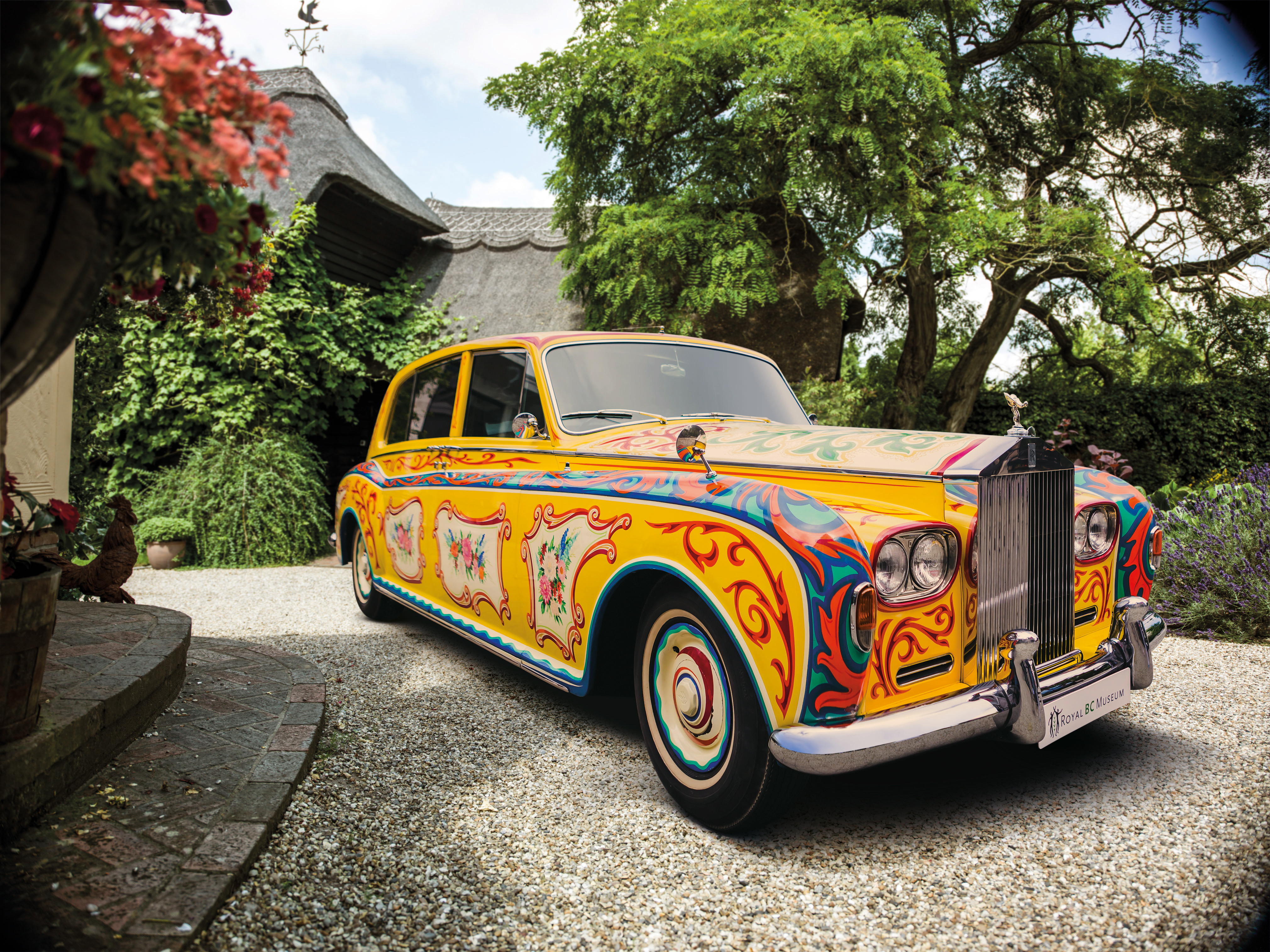 Rolls-Royce Phantom – Huyền thoại trăm năm trên bánh xe thời gian - 2