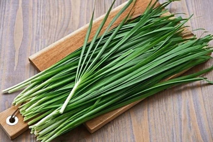 Lá hẹ làm rau hoặc làm thuốc hiệu quả. (Ảnh minh hoạ)