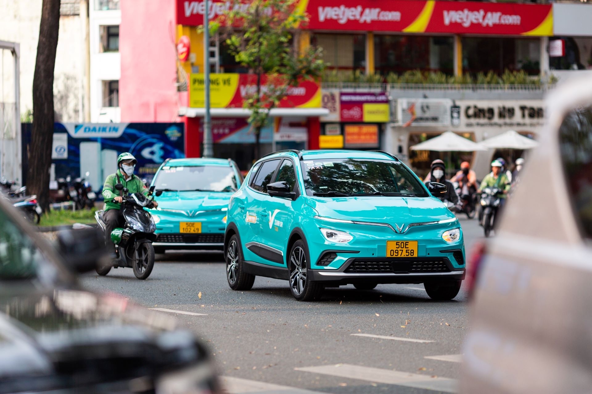 Ô tô điện được nhiều tài xế xe công nghệ đón nhận bởi nhiều lợi ích kép. (Ảnh minh họa)