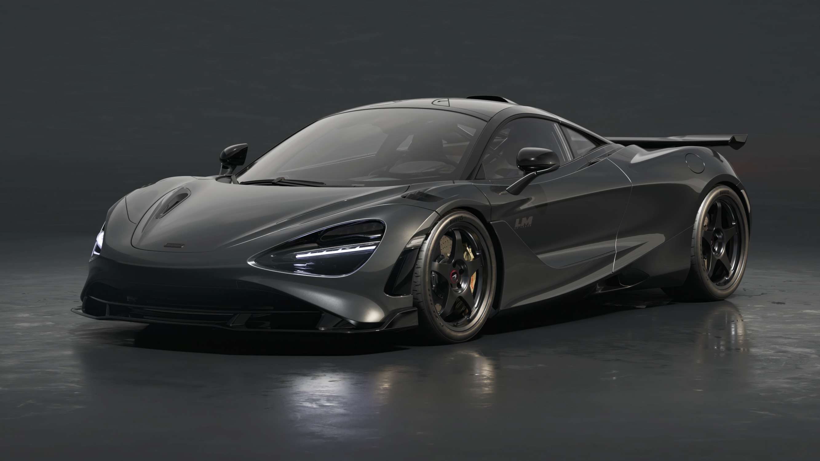 750S Le Mans sở hữu lớp sơn ngoại thất màu xám Le Mans đặc trưng.