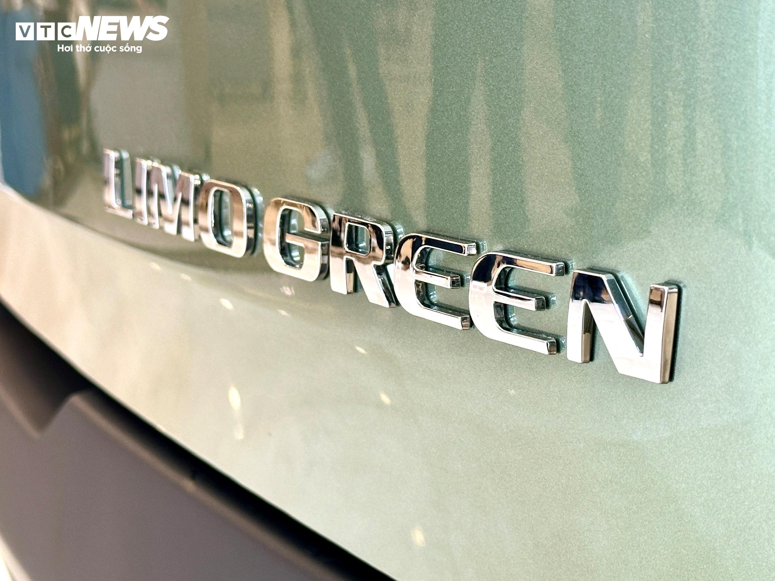 Logo xe VinFast Limo Green. (Ảnh: Mạnh Hùng)