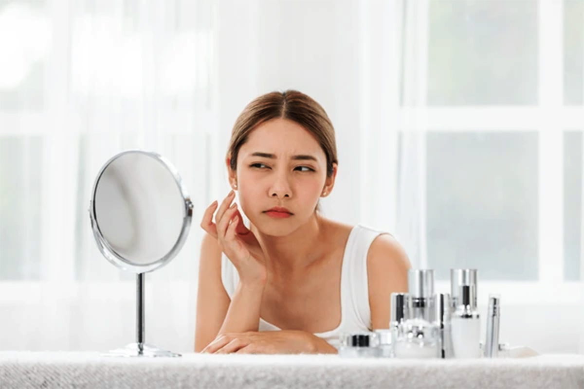 Có nhiều nguyên nhân khiến lỗ chân lông to lên. (Ảnh: Shutterstock)