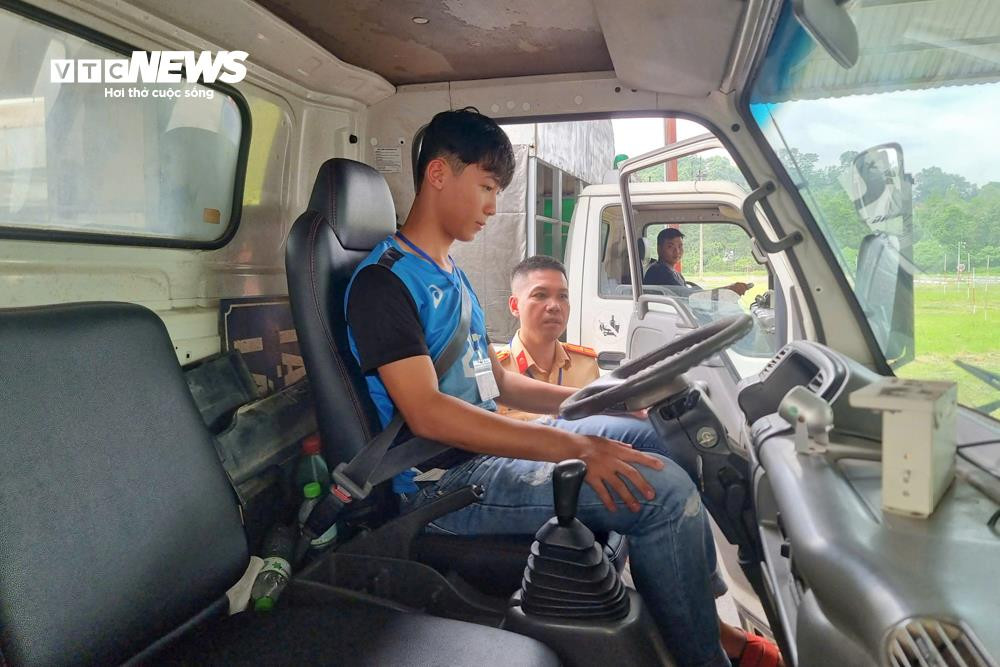 Từ 15-31/7, Phòng CSGT Hà Nội tăng tốc sát hạch, đáp ứng nhu cầu cấp giấy phép lái xe cho người dân.