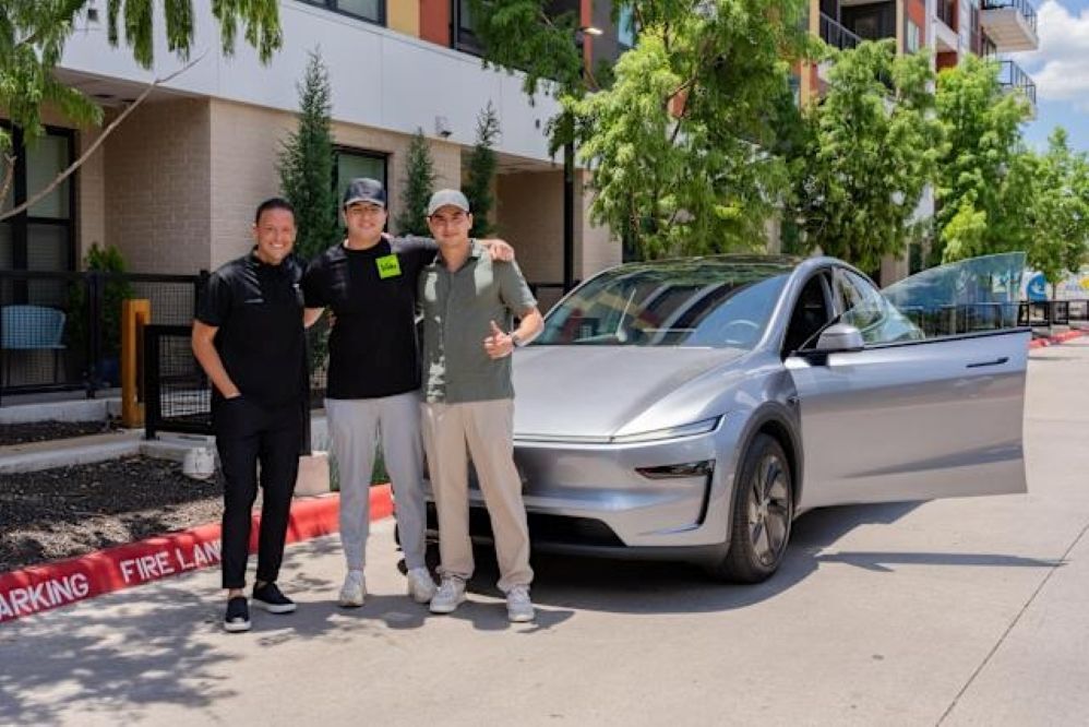 Màn giao xe tự lái đầu tiên của Tesla kỳ vọng sẽ thu hút thêm khách hàng. (Nguồn: X)