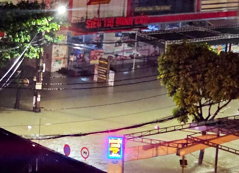 TP Thái Nguyên chìm trong biển nước, giao thông tê liệt - 3