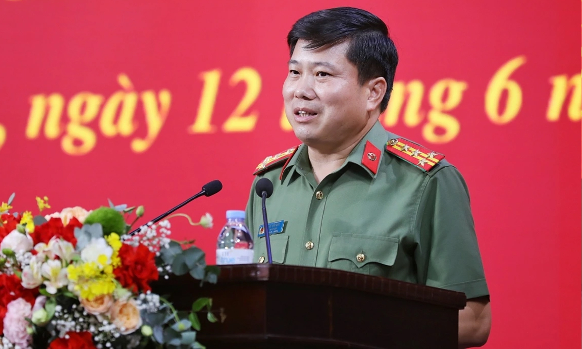 Đại tá Vũ Văn Đấu, Giám đốc Công an tỉnh Điện Biên (SN 1976, quê tỉnh Thái Bình cũ) là cán bộ trưởng thành từ cơ sở. Ông từng giữ chức vụ Phó Giám đốc Công an tỉnh Bắc Giang (cũ), Phó Cục trưởng Cục Cảnh sát điều tra tội phạm về trật tự xã hội, Giám đốc Công an tỉnh Quảng Trị.