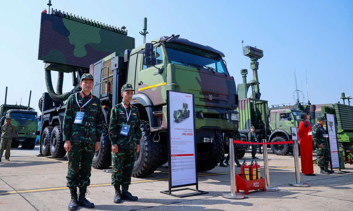 Tổ hợp radar cảnh giới do Tập đoàn Công nghiệp - Viễn thông Quân đội nghiên cứu, chế tạo được trưng bày tại Triển lãm Quốc phòng 2024. (Ảnh: VGP)