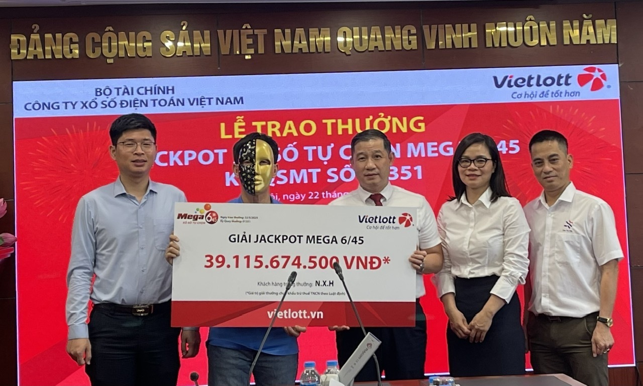 Vietlott trao giải độc đắc trị giá hơn 39 tỷ đồng cho ông N.X.H.