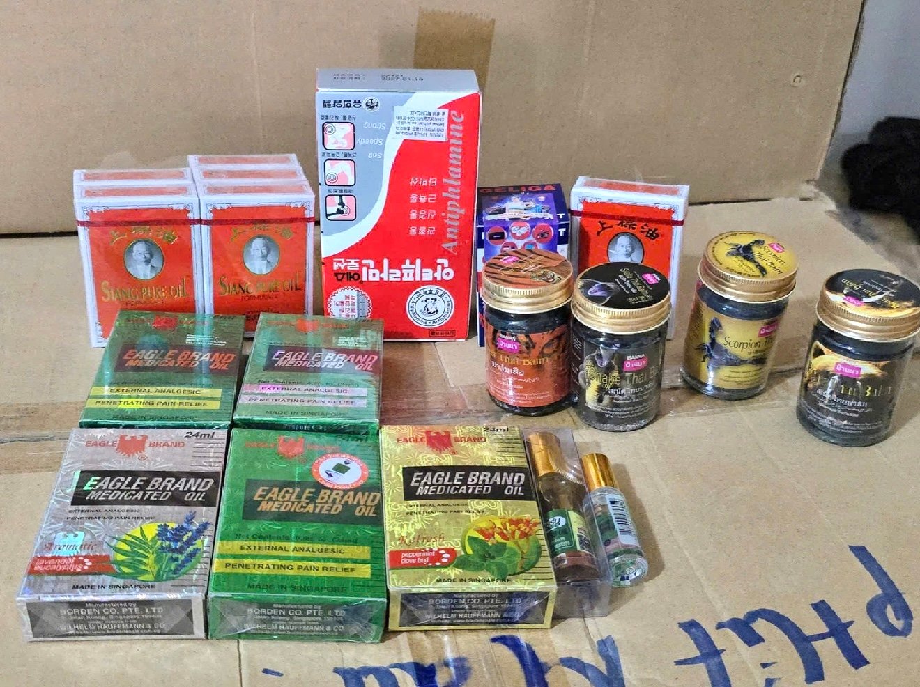 Những sản phẩm bị làm giả. (Ảnh: CACC)