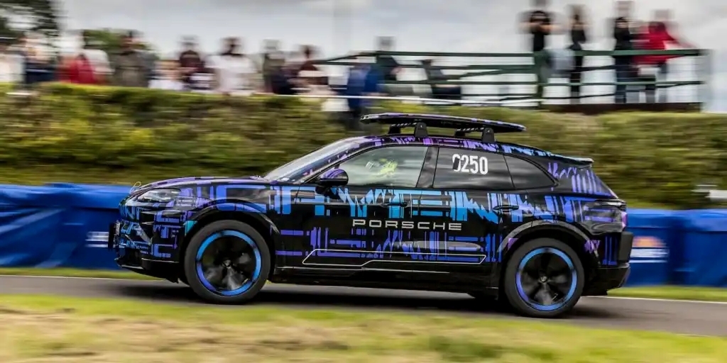 Nguyên mẫu Porsche Cayenne EV tại đường đua Shelsley Walsh 202. (Nguồn: Porsche)