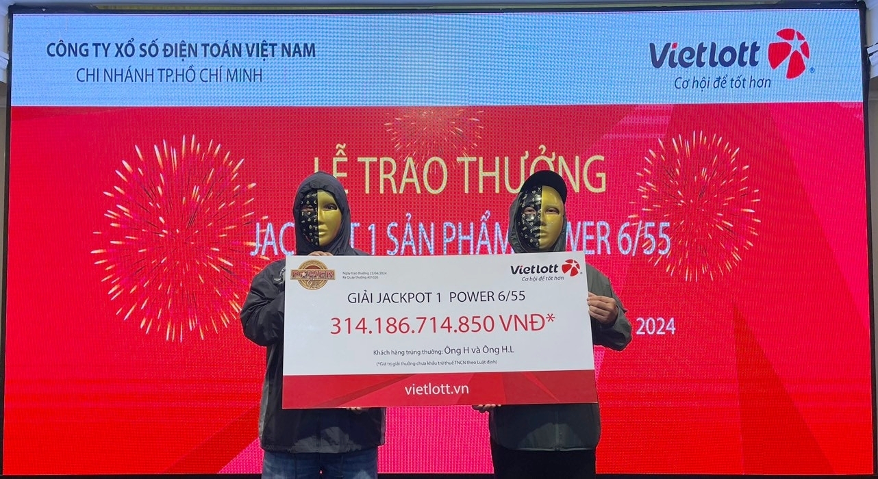 Ông H. và H.L ngụ tại TP.HCM trúng giải độc đắc trị giá hơn 314 tỷ đồng. (Ảnh: Đại Việt)
