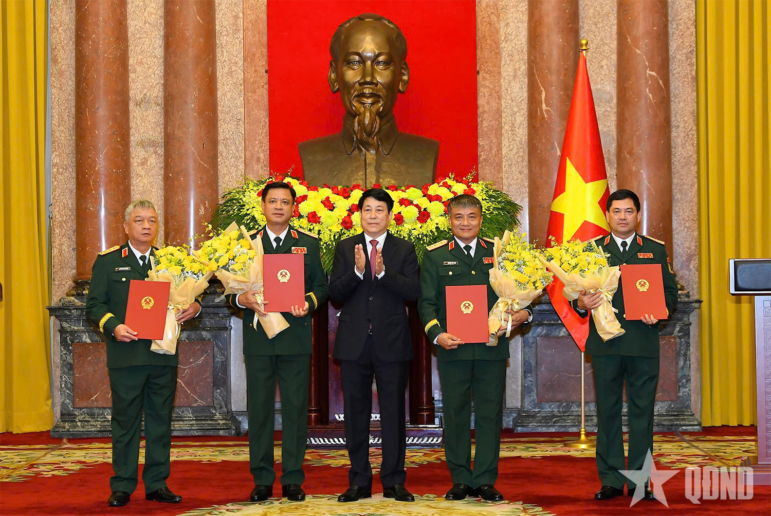 Chủ tịch nước trao quyết định thăng quân hàm Thượng tướng đối với các ông: Nguyễn Hồng Thái, Nguyễn Văn Hiền, Nguyễn Trường Thắng, Nguyễn Quang Ngọc.