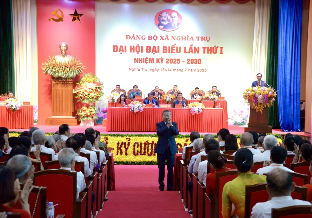 Đại hội Đại biểu Đảng bộ xã Nghĩa Trụ lần thứ I, nhiệm kỳ 2025-2030 khai mạc sáng 14/7.