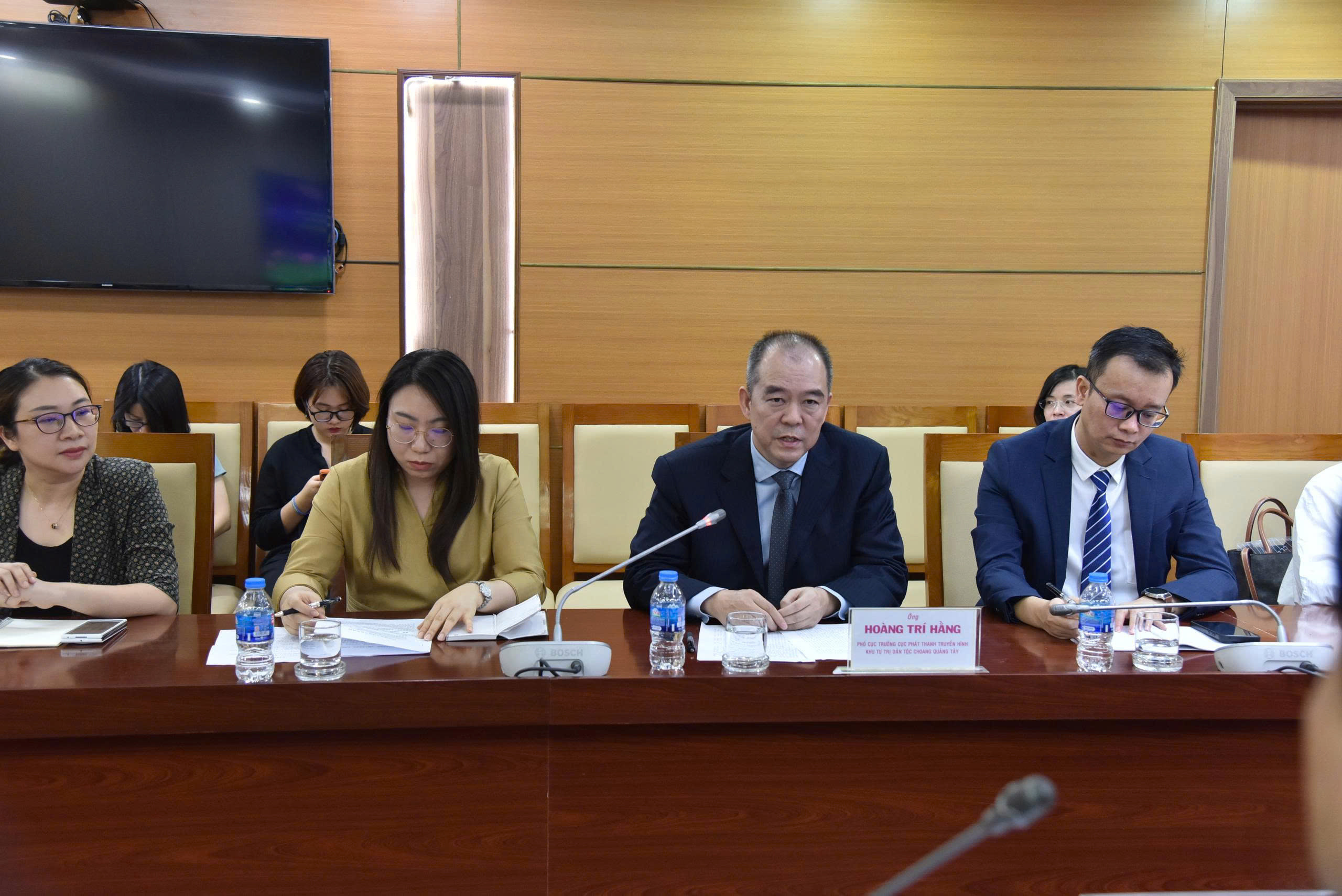 Ông Hoàng Trí Hằng - Phó Cục trưởng Cục Phát thanh Truyền hình Khu tự trị Dân tộc Choang Quảng Tây phát biểu tại buổi làm việc.