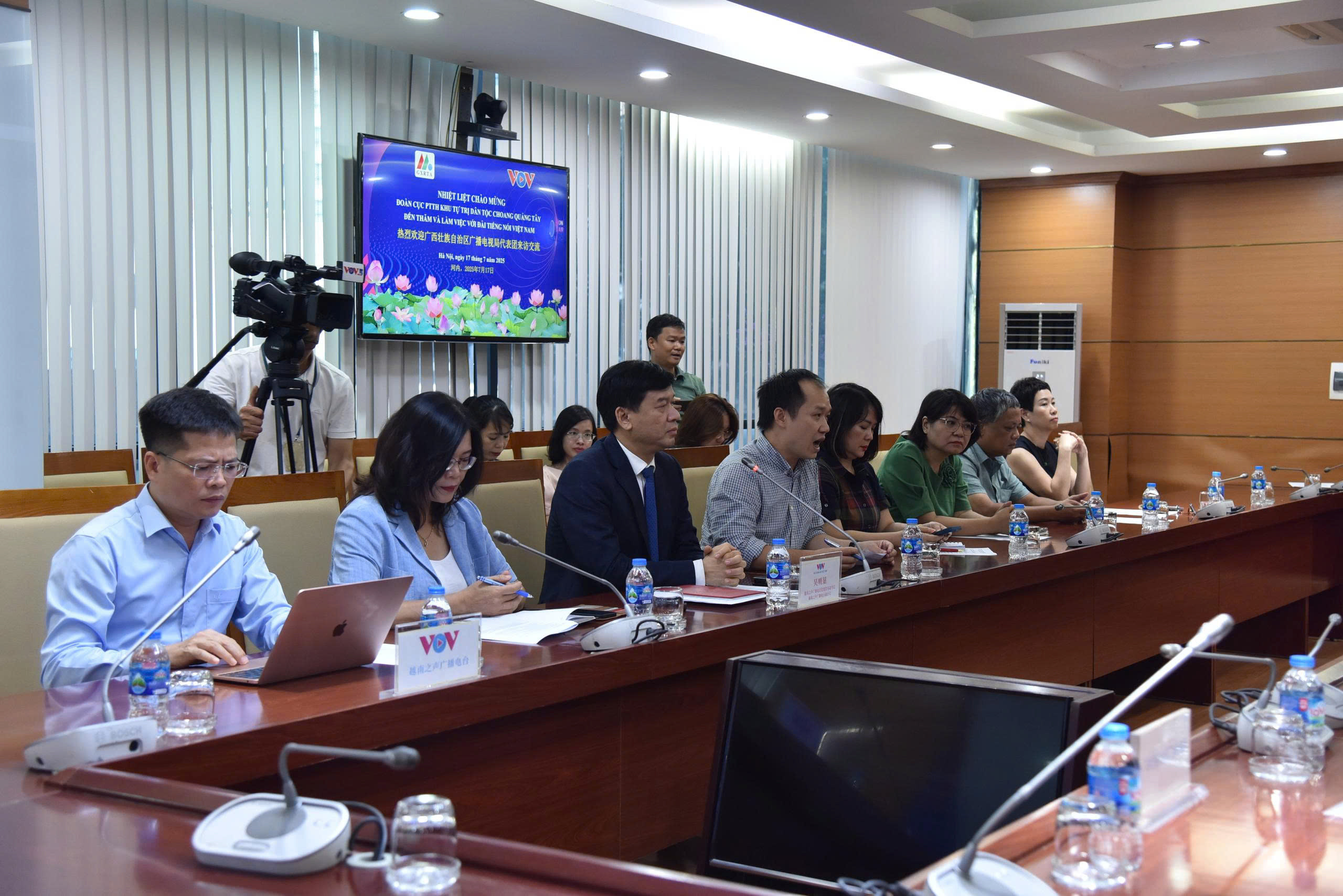 Phó Tổng Giám đốc Ngô Minh Hiển phát biểu tại buổi làm việc.