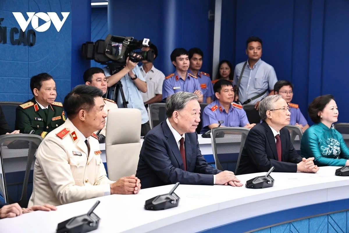 Tổng Bí thư Tô Lâm thăm phòng truyền thống ngành Kiểm sát Nhân dân.