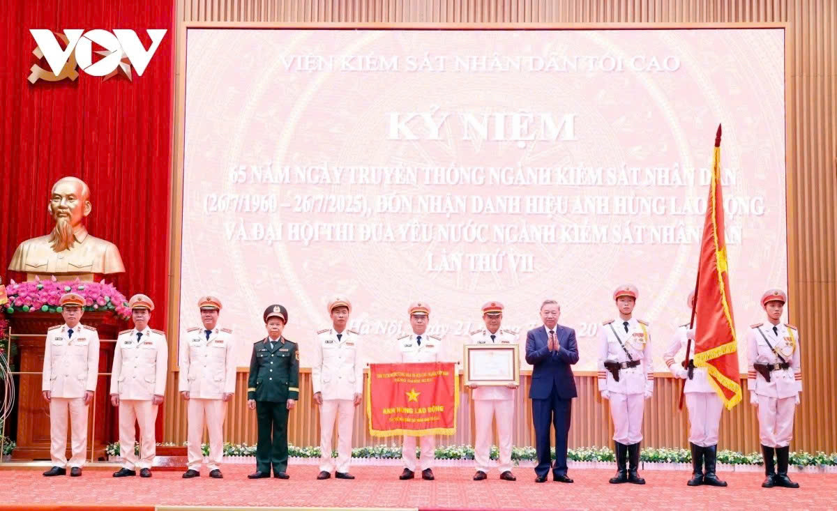 Tổng Bí thư Tô Lâm trao danh hiệu Anh hùng Lao động tặng ngành Kiểm sát Nhân dân.