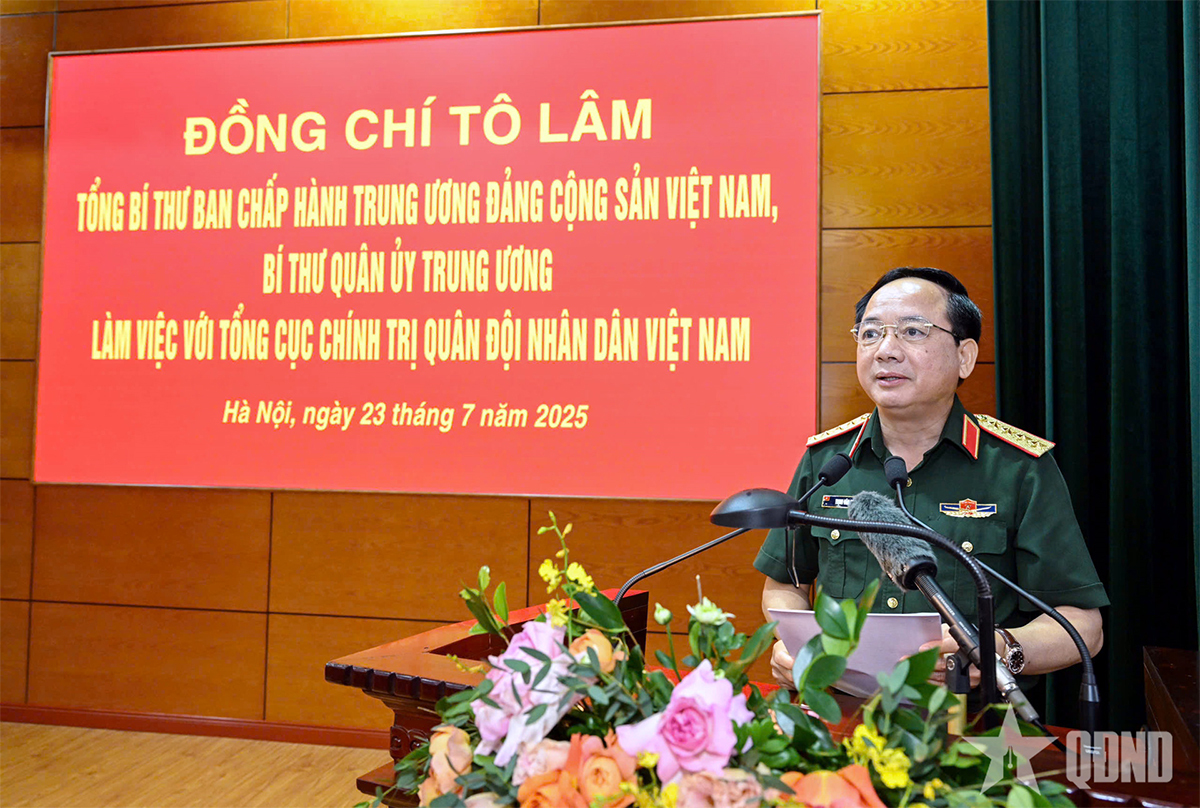 Đại tướng Trịnh Văn Quyết báo cáo kết quả nổi bật trong thực hiện nhiệm vụ công tác Đảng, công tác chính trị của toàn quân tại buổi làm việc.