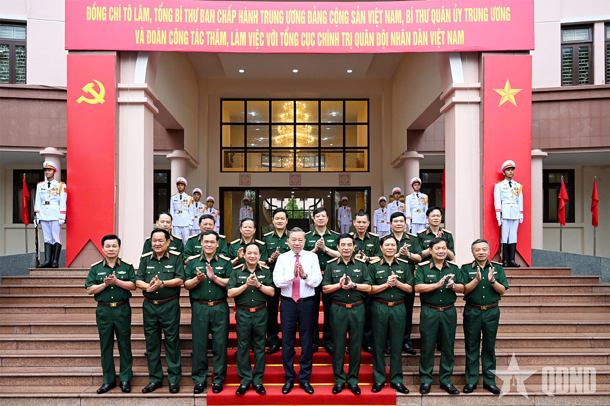 Tổng Bí thư Tô Lâm cùng các lãnh đạo Quân ủy Trung ương, Bộ Quốc phòng, Tổng cục Chính trị Quân đội Nhân dân Việt Nam.