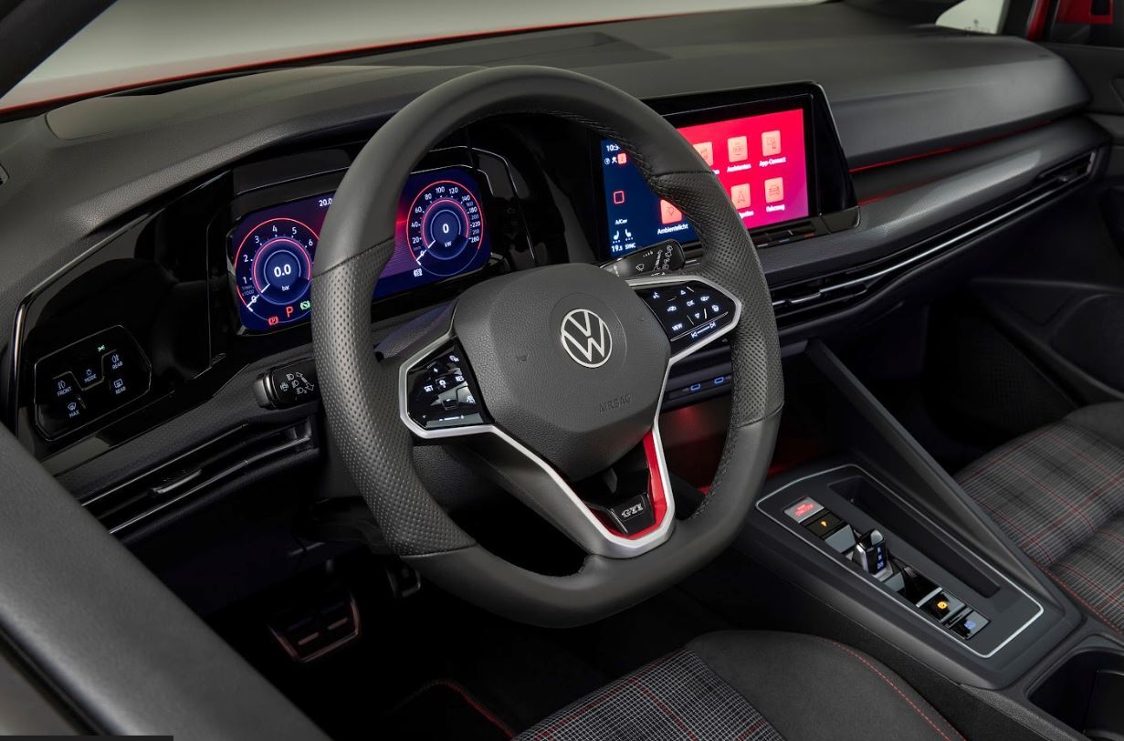 Nội thất trên phiên bản Golf 2.0 TSI GTI. (Ảnh: VW)