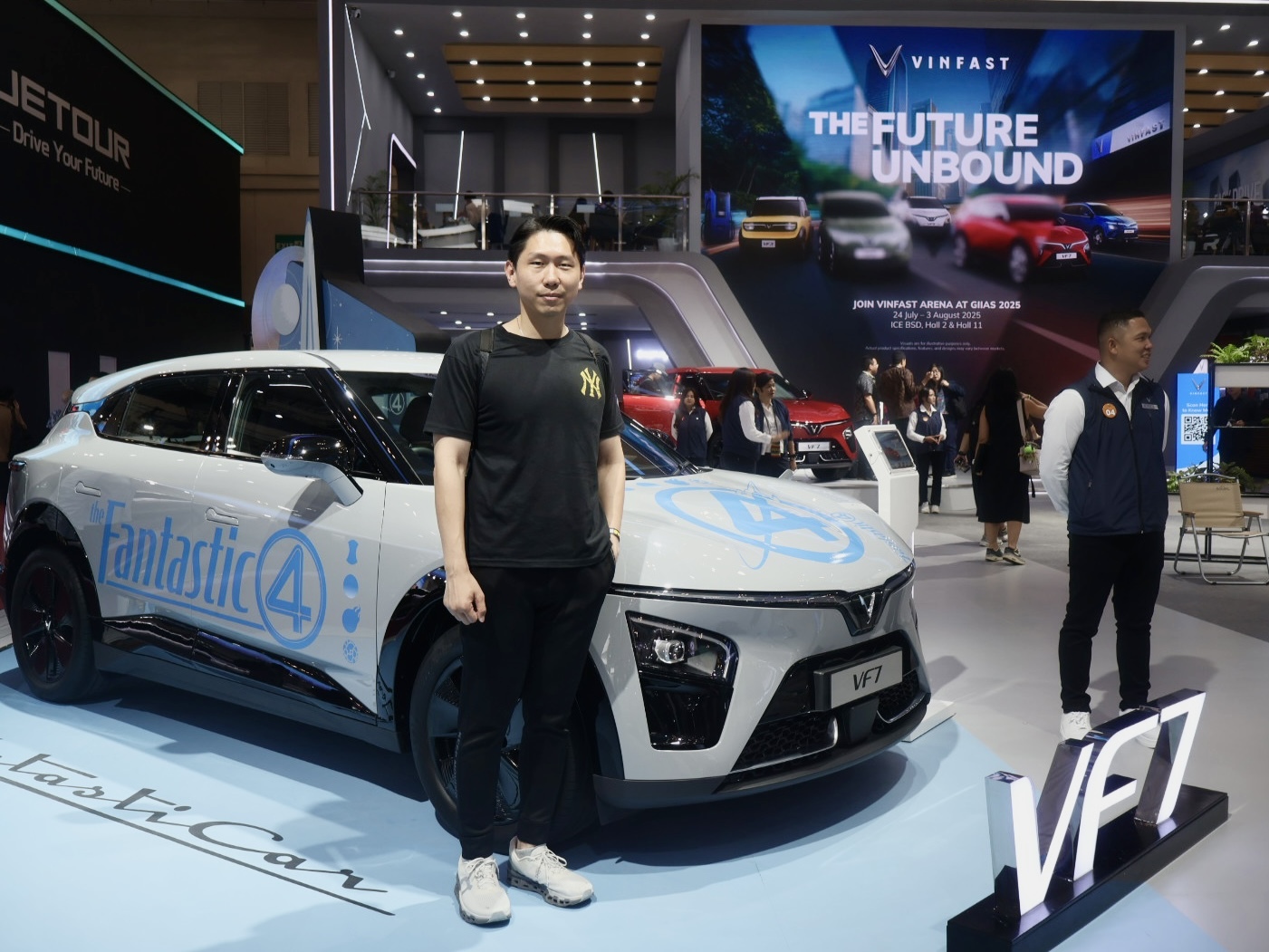 Anh Michael Yo ấn tượng với thiết kế đậm chất thể thao của VF 7.
