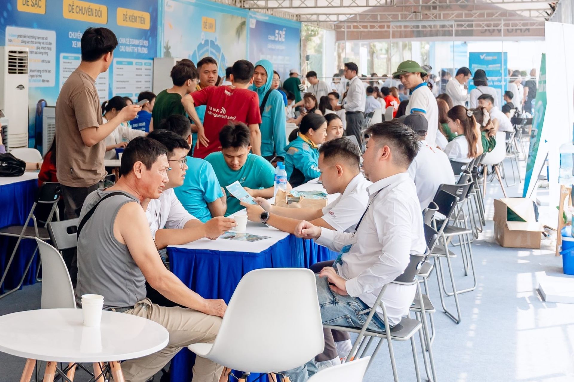 Không khí tại sự kiện đã nhộn nhịp từ sáng.