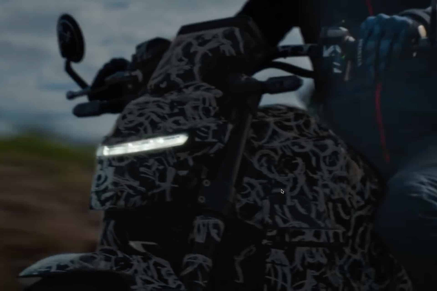 Honda chốt lịch ra mắt xe máy điện sạc được chung với ô tô - 1