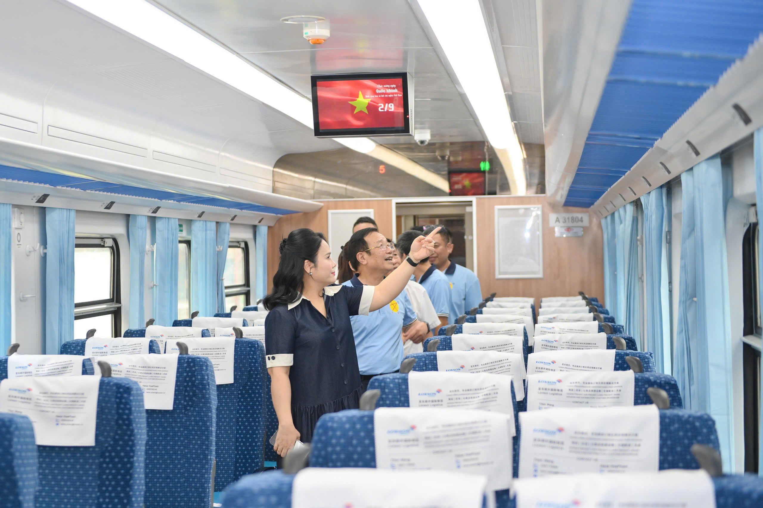 Bên trong khoang ghế ngồi.