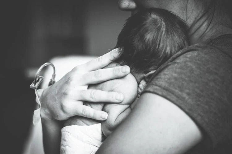 Trường hợp em bé qua đời sau khi được đẻ mổ chọn 