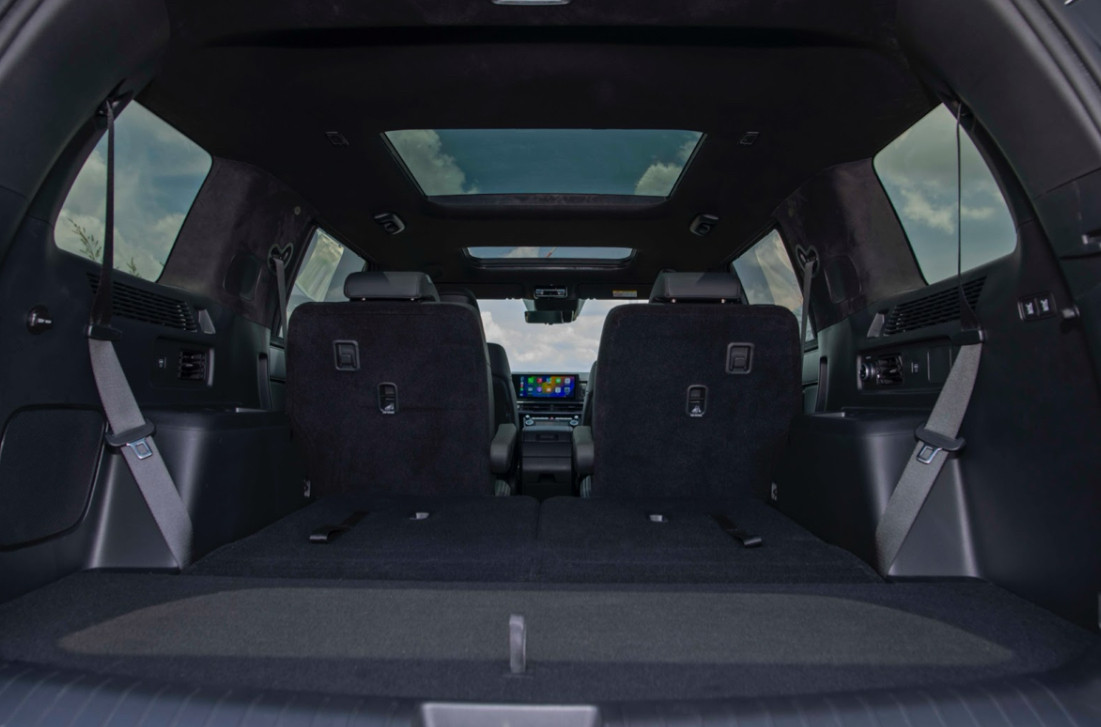 Cốp sau rộng rãi và đáp ứng linh hoạt nhu cầu của các gia đình