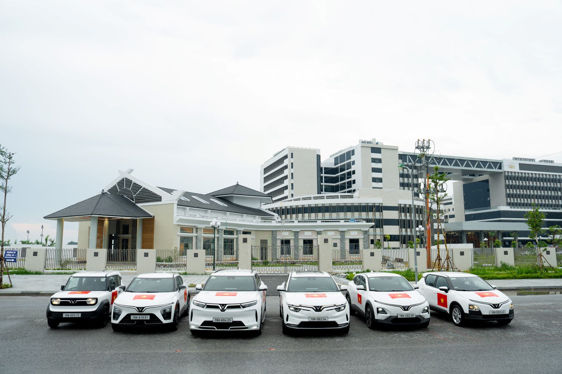 VinFast tặng 100.000 bộ decal Quốc kỳ Việt Nam - mừng 80 năm Quốc khánh - 4