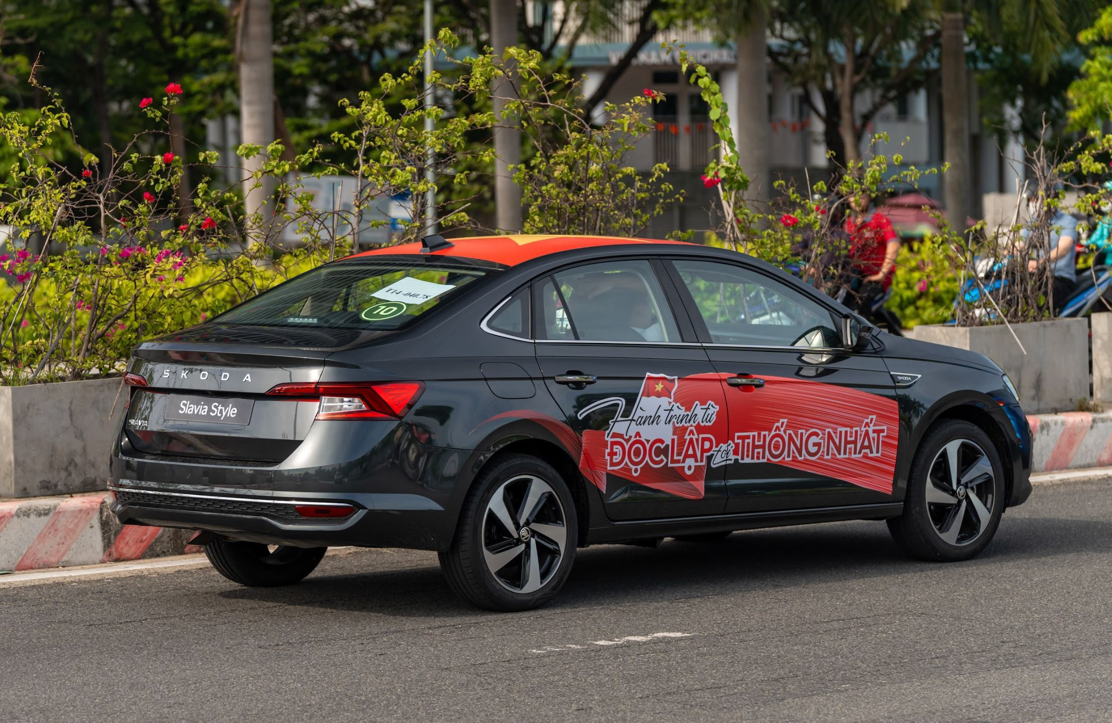 Slavia có 4 phiên bản: Active, Ambition, Style và Style trang bị cửa sổ trời. Theo nhiều dự đoán, giá bán khởi điểm từ khoảng 450 triệu đồng, trong đó bản cao cấp nhất (Style) có thể đạt mức khoảng 530 triệu đồng.