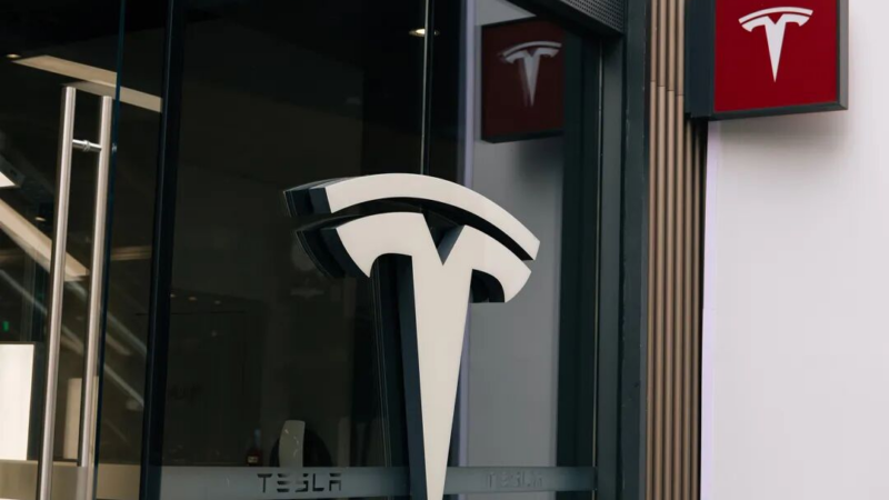 Một cửa hàng của Tesla tại Trung Quốc. (Ảnh: NBD)