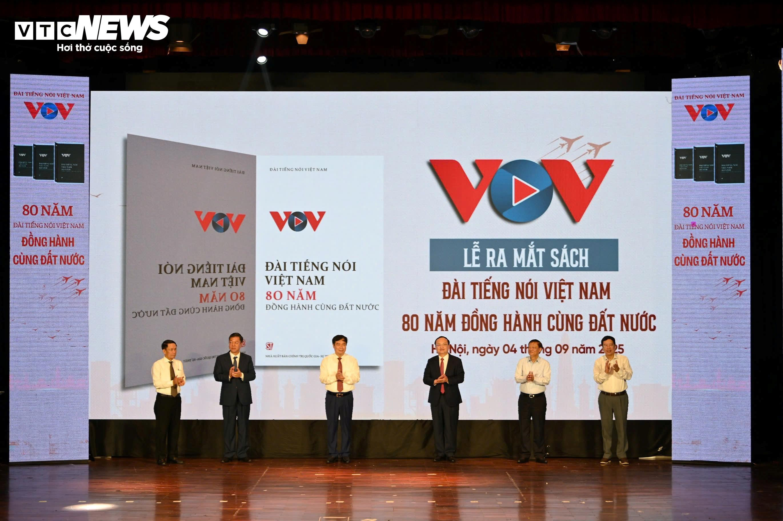 Lễ ra mắt cuốn sách "Đài Tiếng nói Việt Nam - 80 năm đồng hành cùng đất nước".